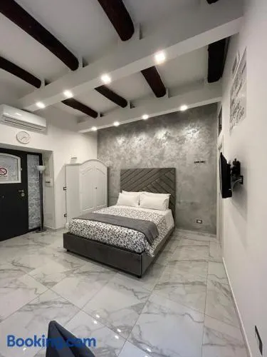 Casa Tolentino al centro di Napoli - Image 1