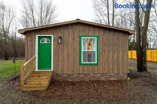 The Little Cabin on Old Main Rd - Image 1