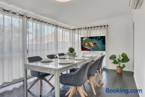 Ashgrove home - Image 1
