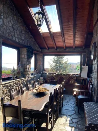 Blessings Chalet στον Παλαιό Άγιο Αθανάσιο με Τζάκι, Barbeque, μεγάλη αυλή και υπέροχη θέα - Image 1