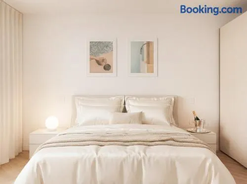 Design Apartment in Iseo Old Town with Private Parking and AC - Image 1