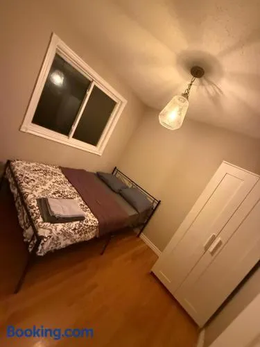 Homestay at Heart Of Kitchener-Free Wifi & Parking - Image 1