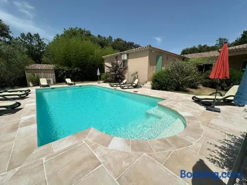 VILLA EN CAMPAGNE POUR 8 PERS AVEC PISCINE PARC CLOTURE - Image 1