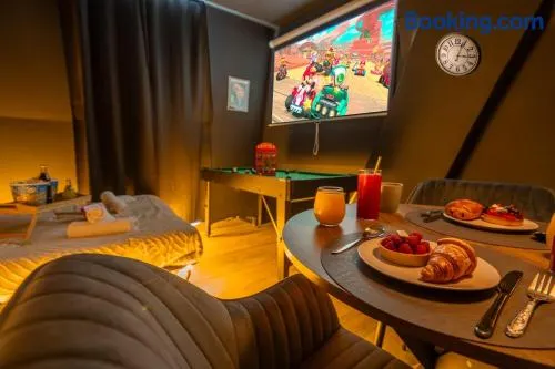 CINÉMA ROOM I BILLARD I NINTENDO SWITCH I NETFLIX I MINI BAR - MOVIE ROOM I POOL I NINTENDO SWITCH I NETFLIX I MINI Bar - Image 1