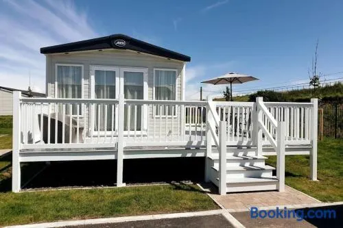 The Sea Breeze - 8 Berth Premium Caravan in Camber Sands - Image 1