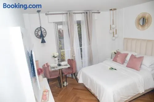 Paris' Premium Romantic Studio - Image 1