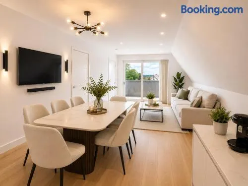 Barnet Luxe 2 Bedroom Penthouse - Image 1