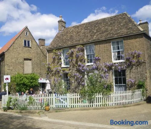 Peacocks Tearoom and Fine B and B - Image 1