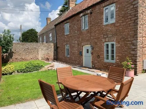 Sunny 4-bedroom cottage with South facing garden - Sunflower Cottage - Image 1