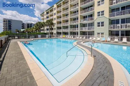 Waters Edge 102 Large 1st floor condo - Image 1
