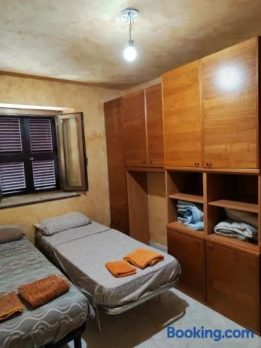 Stanza con Bagno Privato in appartamento condiviso - Image 1