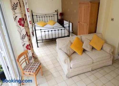 Colchester Sunny Apartment with Pool and EV Car Point - Image 1