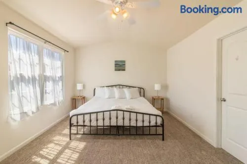 Neighboring Fort Benning The Modern Guest House Sleeps 13 - Image 1