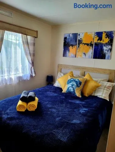 Cozy 3 bedroom caravan near Edinburgh, 61 StAndrews at Seton Sands Holiday Village - Image 1