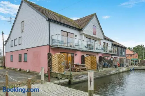 4 Bed in Horning oc-s34101 - Image 1