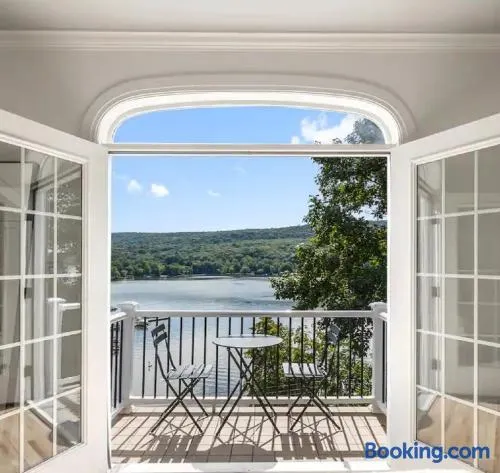 Lakeview Villa with Private Hot Tub, Firepit & Breathtaking Cliff Views - Image 1