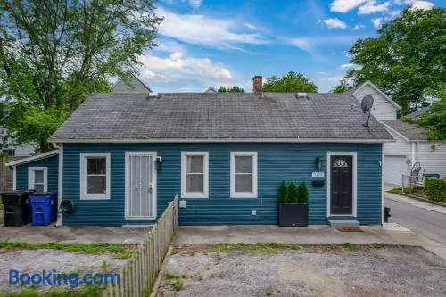 Charming Home in Cleveland 3215 - Image 1