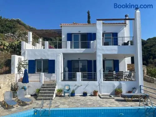 Lovely family villa with stunning sea views - Image 1