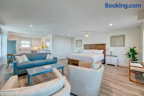1008 King Suite, 1st Floor Serenity - Image 1