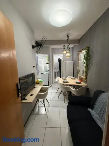 Apt com 2 qtos, 1 banheiro, mobiliado, fogão com gás, gostaria em Fortaleza Ceará - Image 1