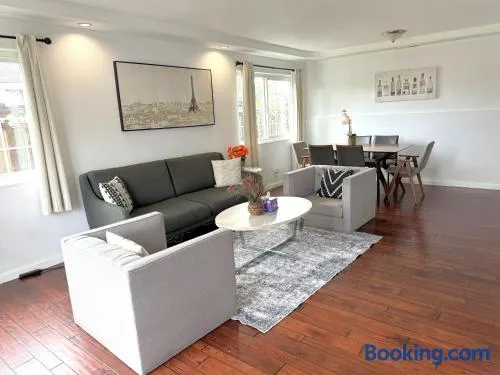 40223 Fremont Entire Coze 3brs house Free Parking nd AC - Image 1