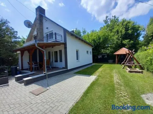 7 férőhelyes ház a tótól 15 m-re saját stéggel és csónakkal Balatonfenyvesen - Image 1