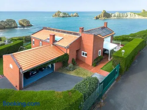 Chalet con espectaculares vistas al mar - Image 1