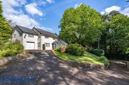 3 Bed in Scethrog oc-h30013 - Image 1