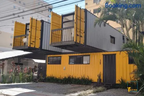 APs em Container na Meia Praia, Itapema, SC - Tetto Stays - Image 1