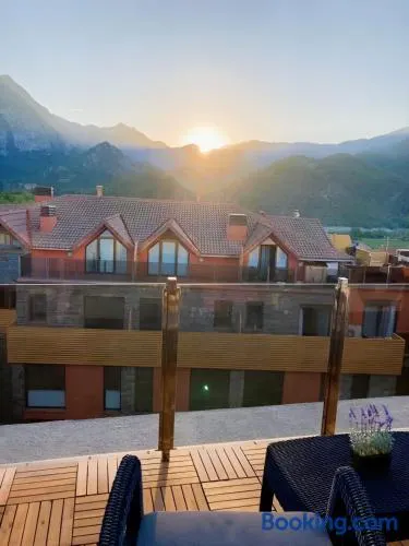 Apartament dúplex amb vistes al Pirineu català - Image 1