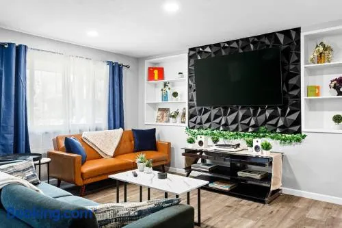 NEW! Great Location, Putting Green, Movie Room - Image 1