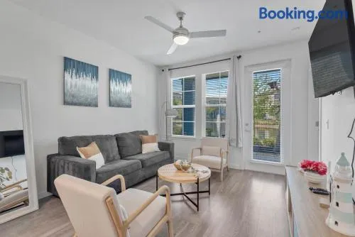 The modern Retreat Luxury Condo In St Pete near Downtown - Image 1