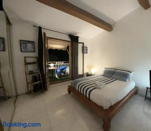 Chambre privée avec salle d’eau et terrasse au calme - Image 1