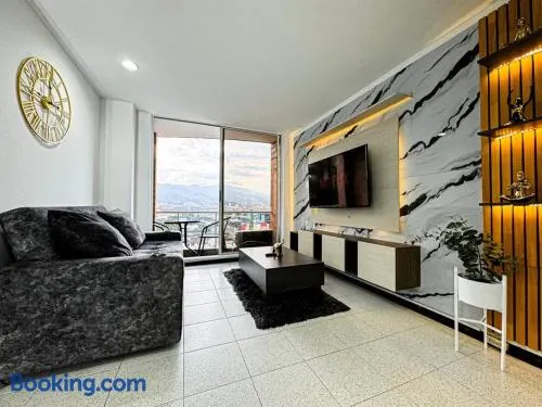 Exclusivo apartamento en Poblado con AC a 1 min Provenza - Image 1