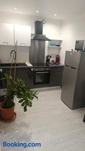 Grand studio dans maison parking privé gratuit - Image 1