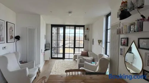 Bright 3 bed in Hackney Wick Perfect for families with kids - Image 1