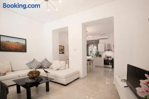 Gogo's Cosy Beach House - Image 1