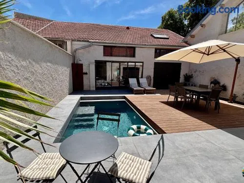 Appartement avec jacuzzi et piscine sur les remparts - Image 1