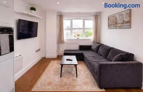 Modern, private and cozy apartment - Image 1