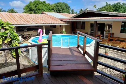 Spacious Family House with Pool - Image 1