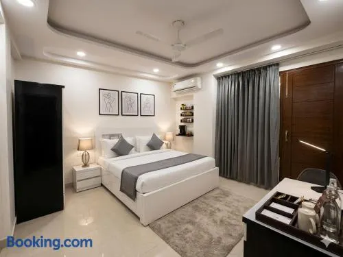 Hotel Capital Home & Apartment Rooms Near Maxx Hospital - Image 1