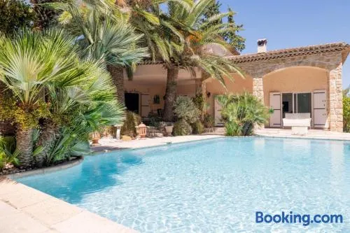 Prestigious 5-star garden villa - Image 1