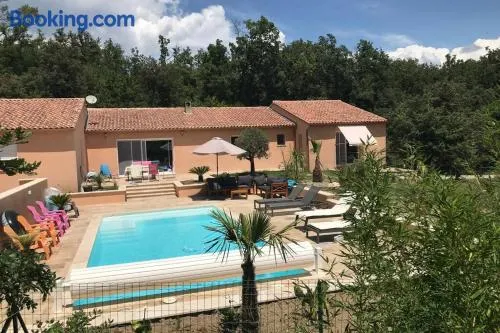 Logement avec terrasse attenant à une villa - Image 1