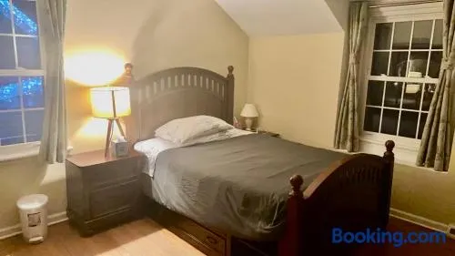 B1 A private room in Naperville downtown with desk and Wi-Fi near everything - Image 1