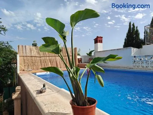 Preciosa y tranquila villa en Valencia con piscina privada - Image 1