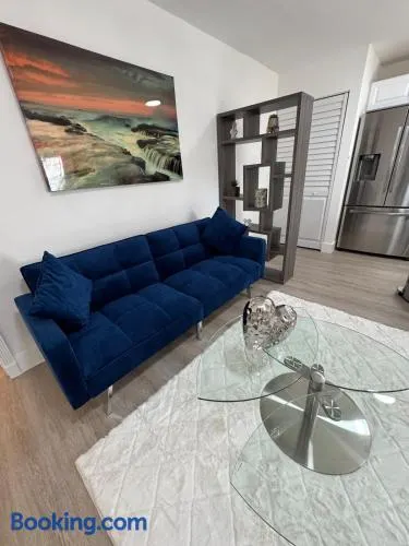 Modern Apartment Miami Oasis - Image 1