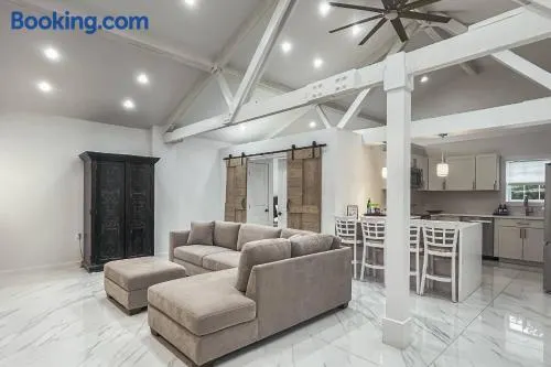 Cozy Cottage in Cos Cob - Image 1