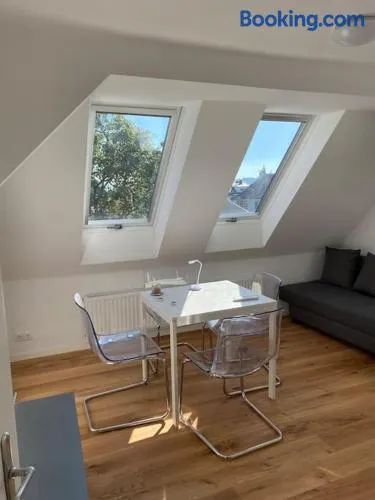 Dachwohnung im Villenviertel - Image 1