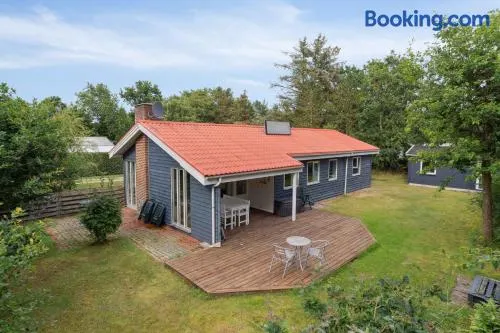 Cozy Holiday Home Close To The Beach - Image 1