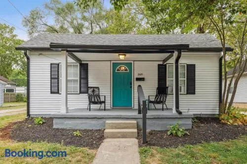 Elm Two Bedroom House in Historic Loveland - Image 1